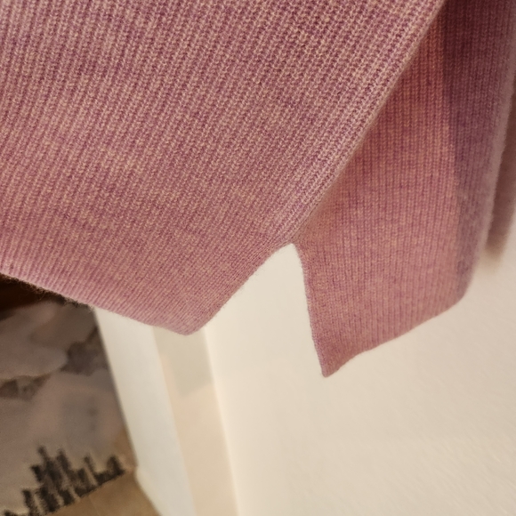 Sundance 100% Cashmere Lavender V-Neck Women's Sweater - Picture 8 of 8